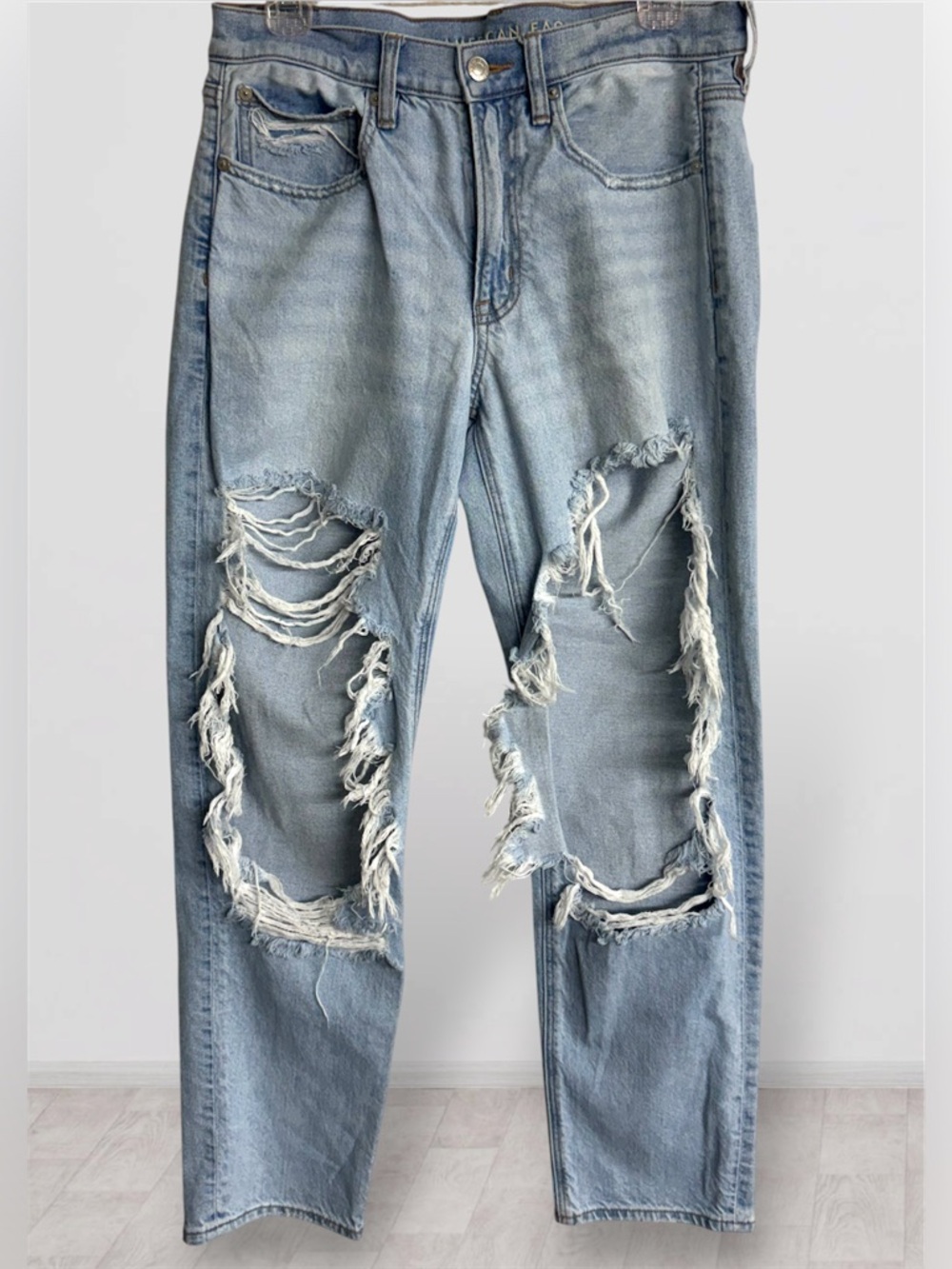 American Eagle Strigid 90's Straight High Rise Destroyed Denim Jeans